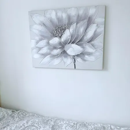 White Rose Double Bed Daire *